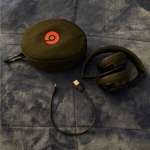 Beats Solo3 by Dre: Black Wireless Headphones with Case